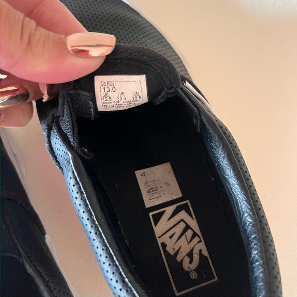 Vans - Picture 5 of 6